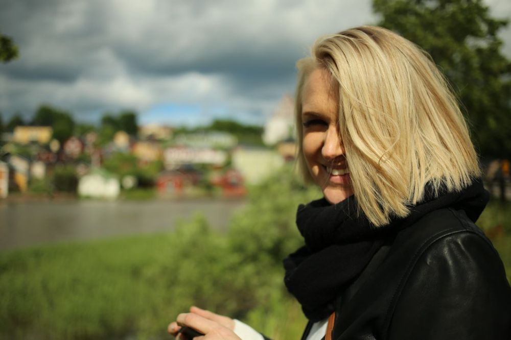 Porvoo_Vaimo_auringossa_hymy_joki_result