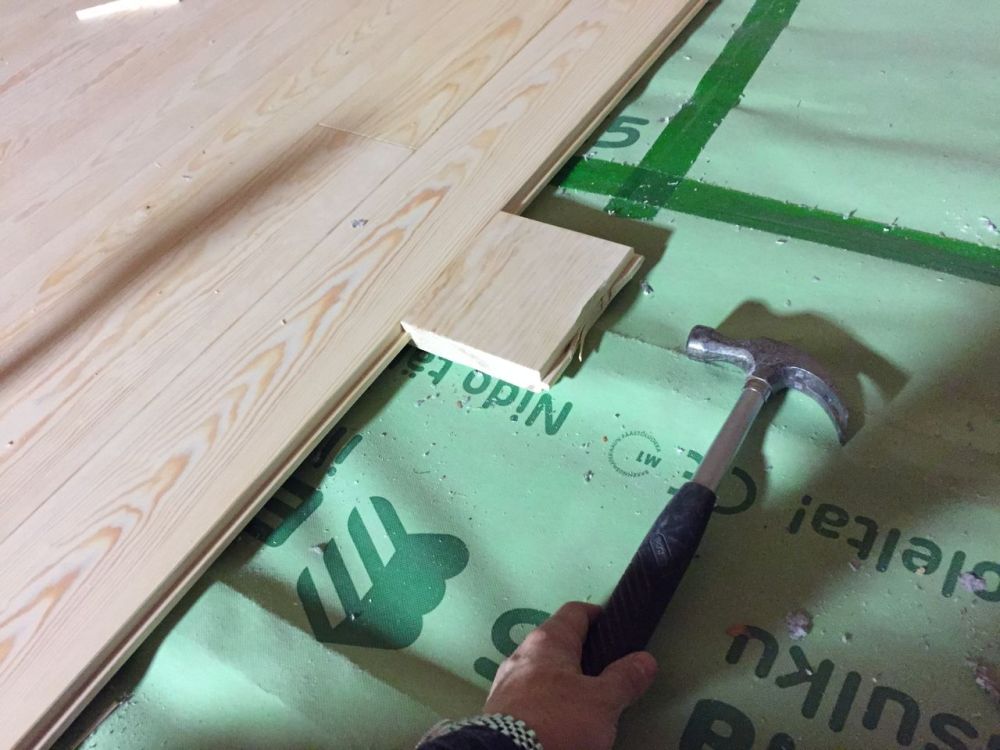 03_laudan_paikalleen lyöminen.jpg